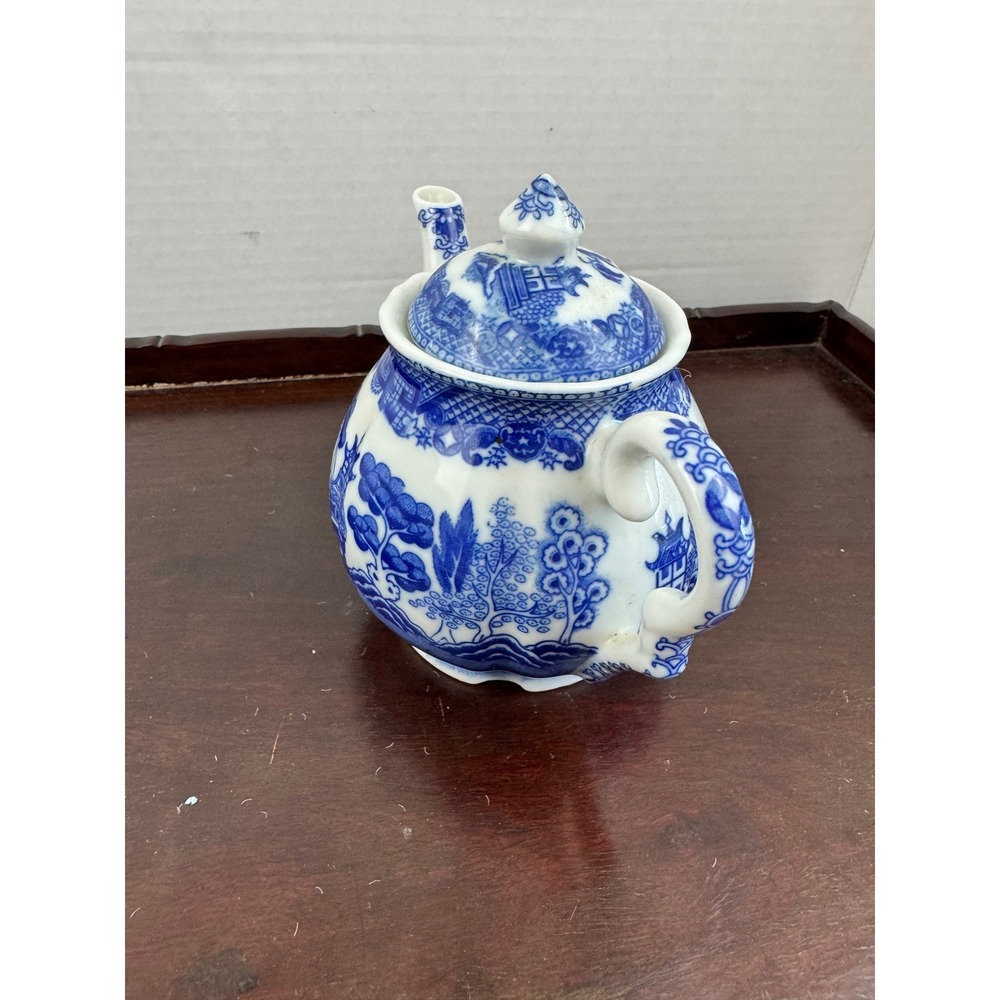 Vintage Blue Willow Transferware Teapot and Sugar Bowl Set Blue White China Flaw - Picture 6 of 16